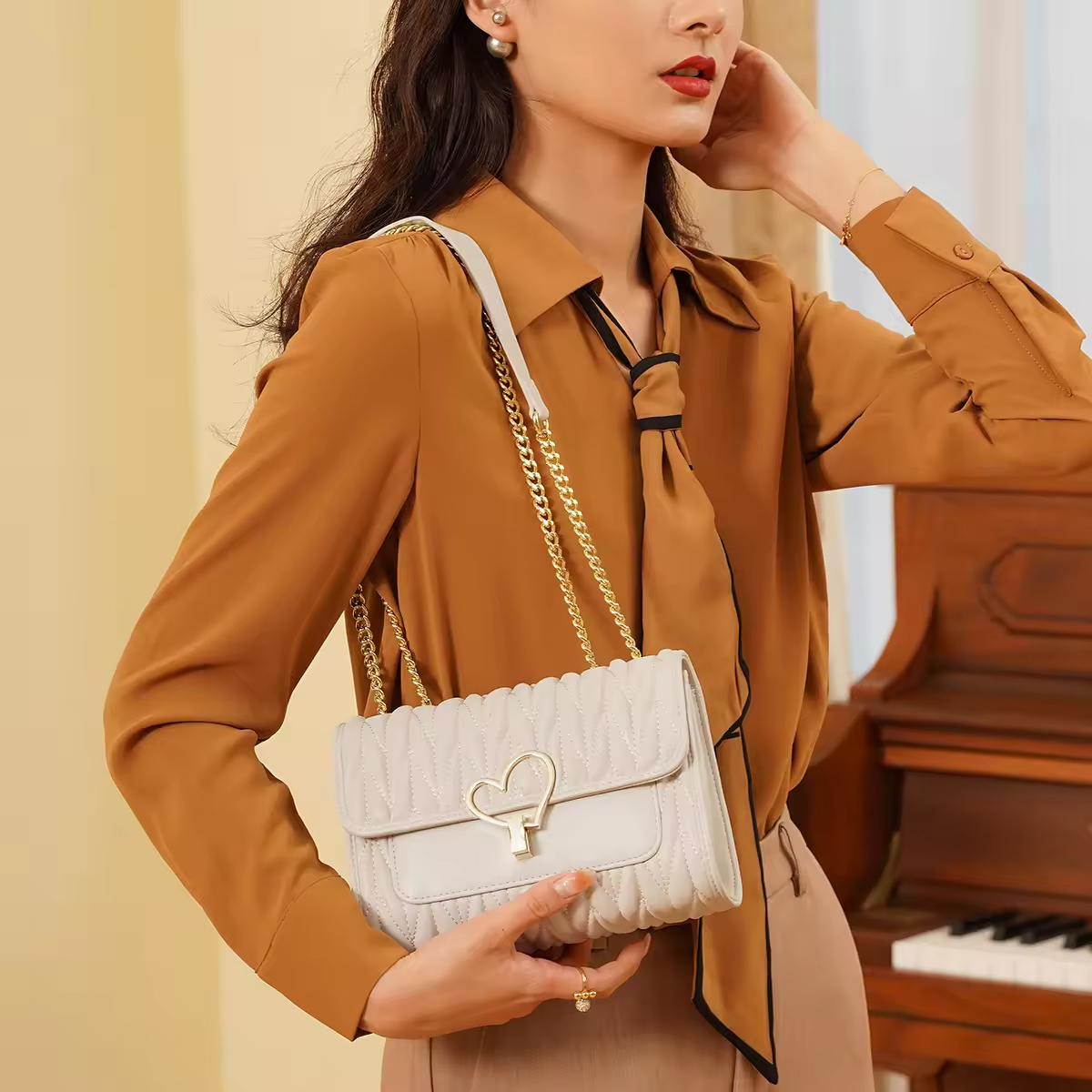 2025 High-End Women's Crossbody Bag Small Quilted Fragrance Niche Chain Polyester Lining Autumn Fashion Perfect Birthday Cover