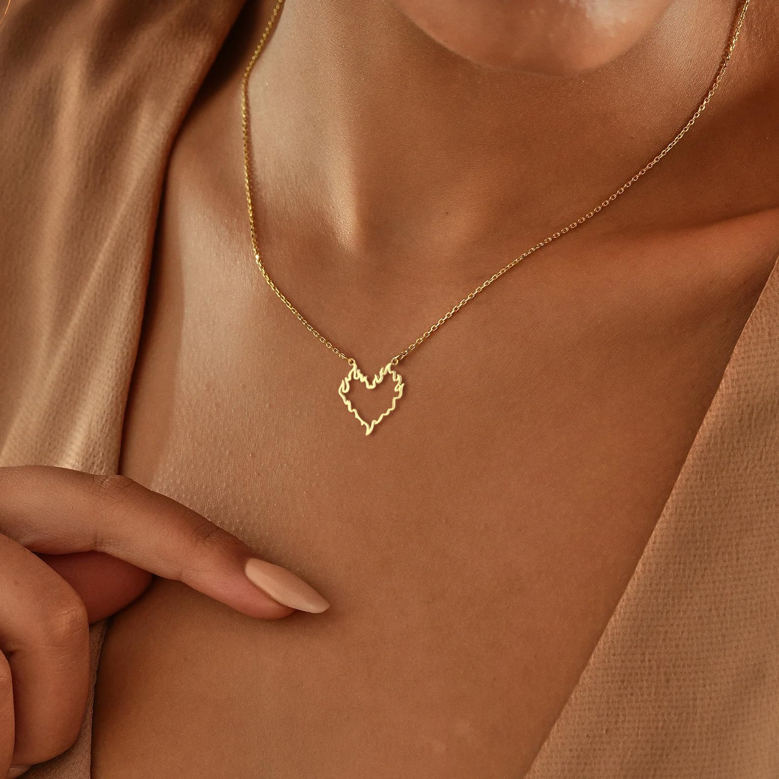 Heart Necklace for Women Dainty Love Heart Charm Pendant Necklaces Cute Trendy Choker Day Jewelry Gift for Her